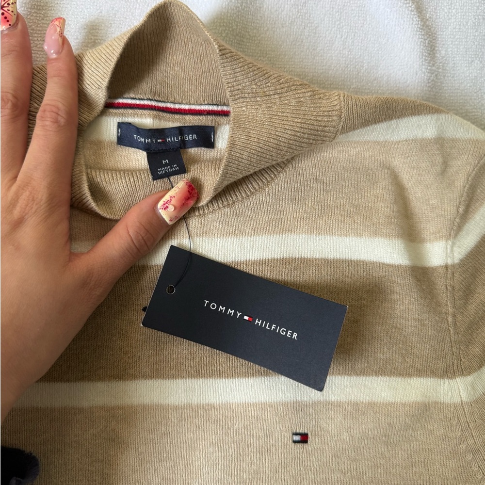 Tommy Hilfiger Beige and White Sweater